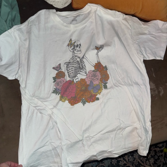 American Eagle Outfitters Tops - American Eagle Outfitters White Graphic Tee with Floral Skeleton